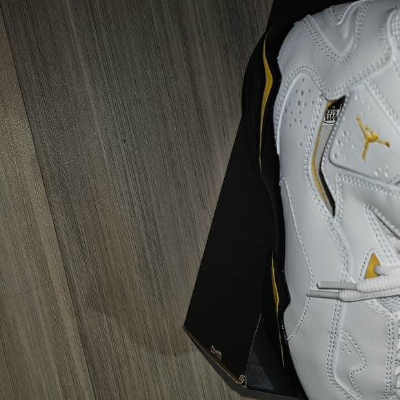 Jordan retro #7 YELLOW ,BLACK & WHITE SZ 7Y/7M - Picture 10 of 12